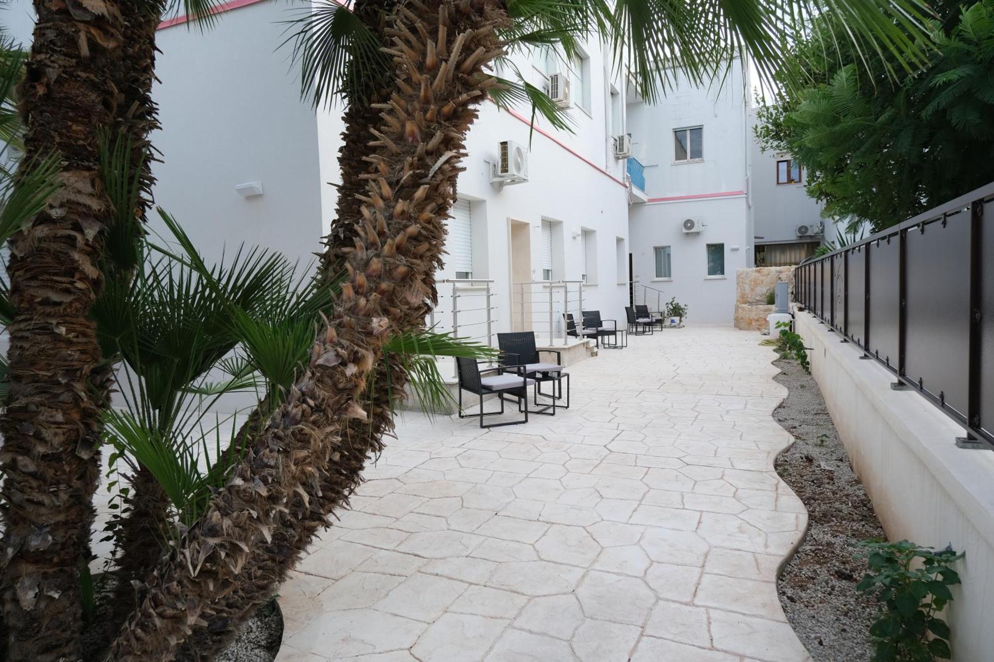 Elegante Bilocale Con Giardino Apartment Lecce Exterior photo