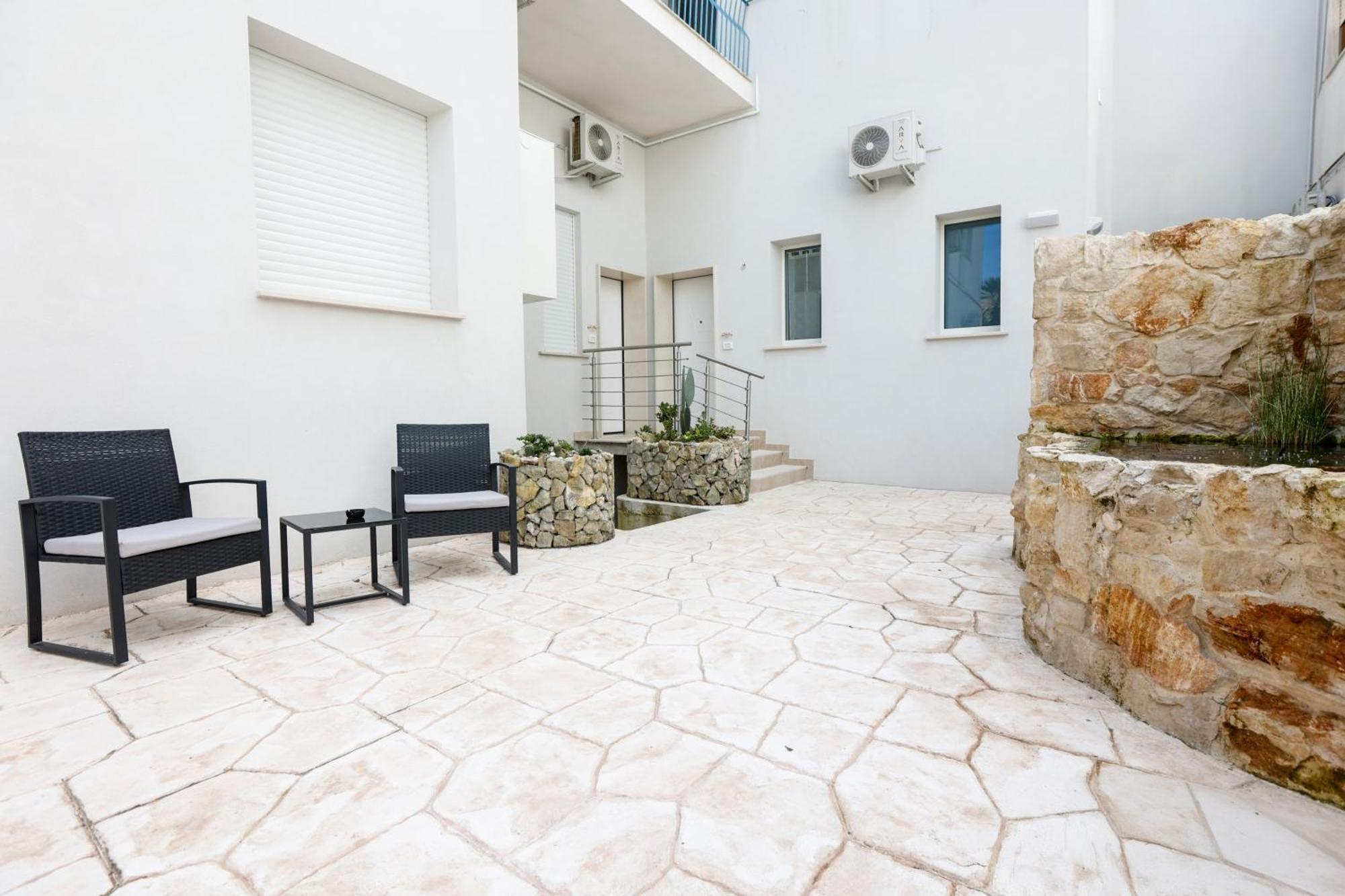 Elegante Bilocale Con Giardino Apartment Lecce Exterior photo